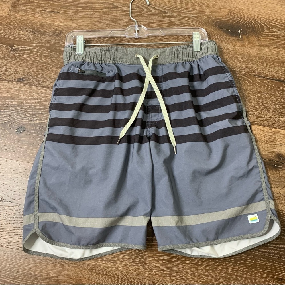 Vuori Mens blue stripe “Banks Shorts” drawstring with pockets 8.5” M